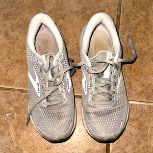 Brooks Light Gray Ghost Athletic Running Sneakers Shoes Size 9 Women’s
